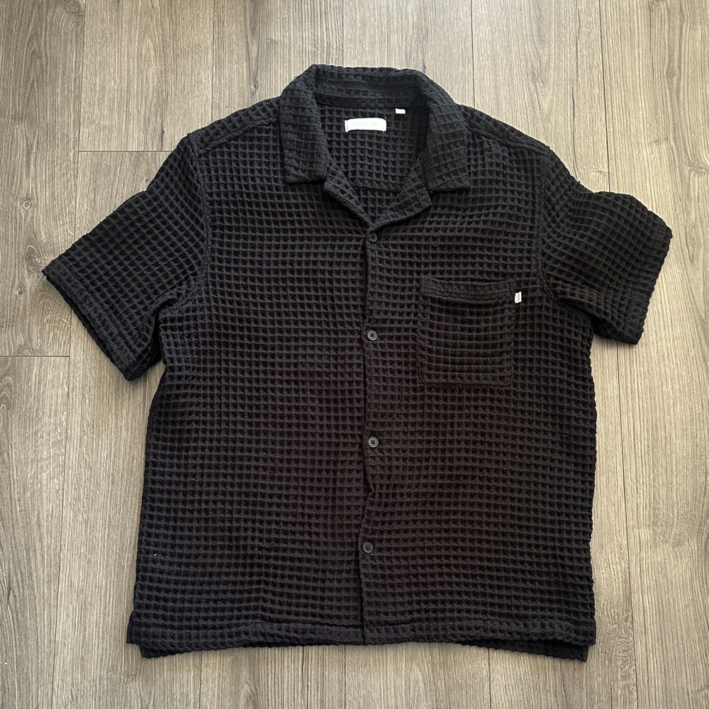 Urban Outfitters Men's Black Waffle Short-Sleeve Button-Down Shirt